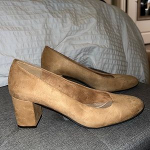 Easy Street tan heels